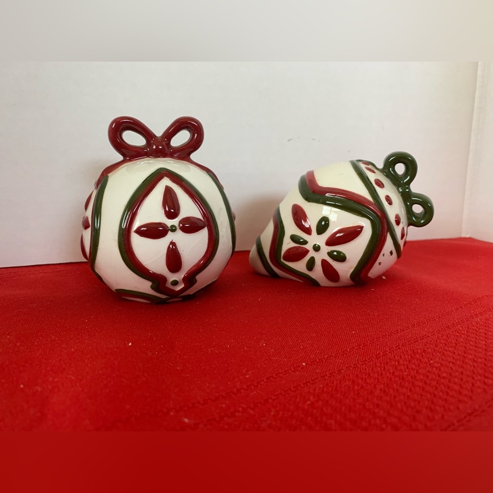 PRINCESS HOUSE Christmas Ornament Ceramic Salt & Pepper Shakers 2226